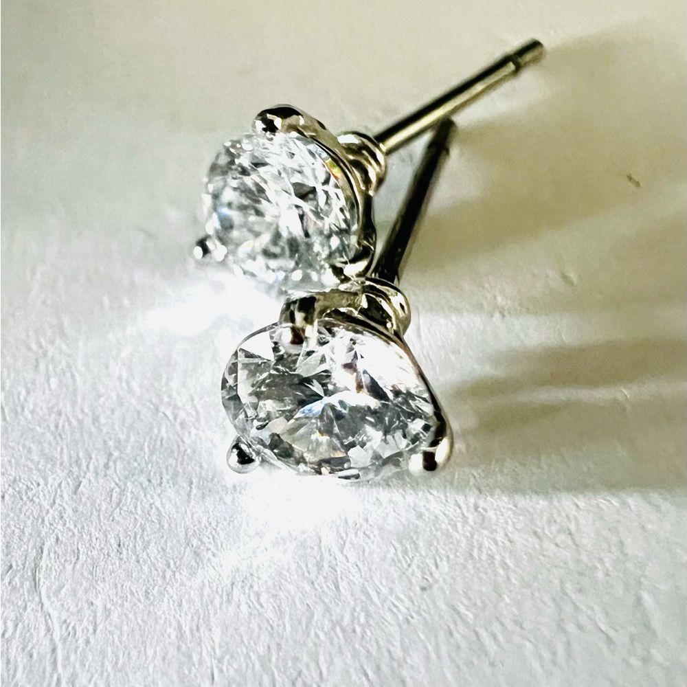 1 CT Moissanite stud earrings